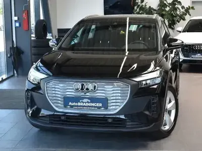 Gebraucht Audi Q4 e-tron Basis 125 kW (170 PS) 2022 Schwarz SUV