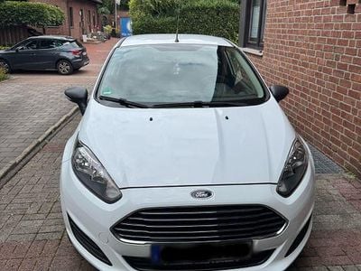 Weiß Gebraucht 2015 Ford Fiesta Ambiente Kleinwagen | 4.900 € (Guter Preis)