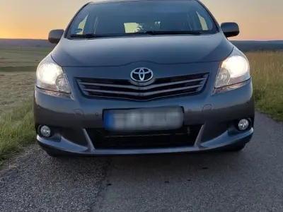 Gebraucht Toyota Verso 132 PS (97 kW) 2012 Grau Van / Kleinbus