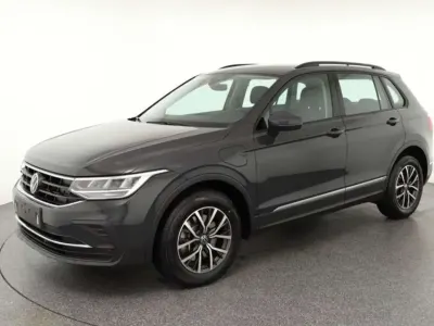 Używany VW Tiguan 245 KM (180 kW) 2022 Szary SUV