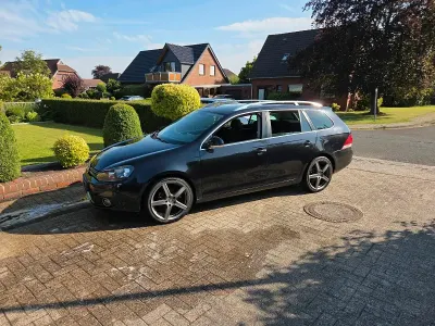Gebraucht VW Golf VI 105 PS (77 kW) 2010 Schwarz Kleinwagen