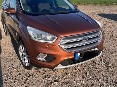 Usado Ford Kuga Titanium 150 HP (110 kW) 2017 Castanho SUV
