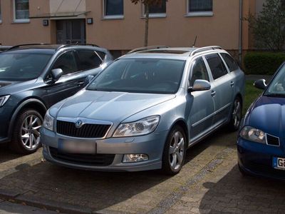 gebraucht Skoda Octavia Combi 2,0 TDI Automatik