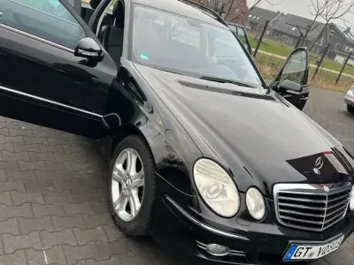 Gebraucht Mercedes E280 Avantgarde 190 PS (139 kW) 2007 Schwarz Limousine
