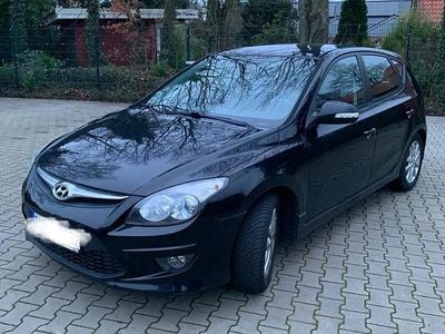 Schwarz Gebraucht 2011 Hyundai i30 Edition Limousine | 4.700 € (Etwas zu teuer)