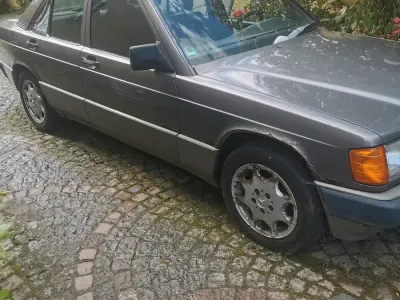 Gebraucht Mercedes 190 105 PS (77 kW) 1989 Grau Limousine