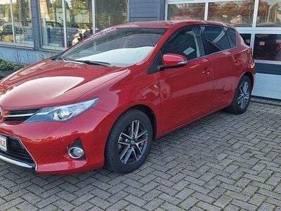 Gebraucht Toyota Auris Life+ 132 PS (97 kW) 2014 Rot Limousine