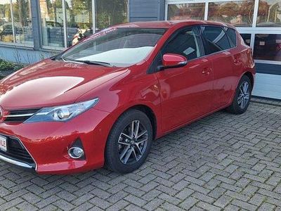 Rot Gebraucht 2014 Toyota Auris Life+ Limousine | 12.990 € (Fairer Preis)