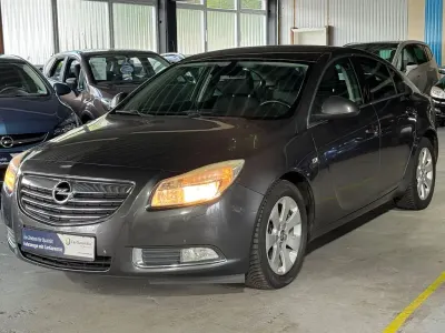 Gebraucht Opel Insignia Edition 140 PS (102 kW) 2010 Grau Limousine