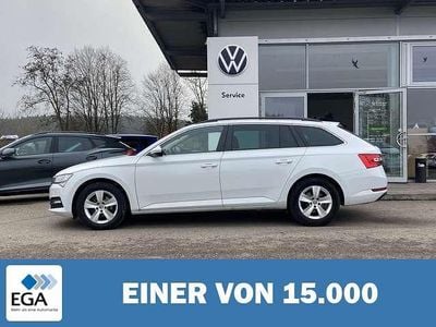 Gebraucht Skoda Superb 150 PS (110 kW) 2022 Weiß metallic Kombi
