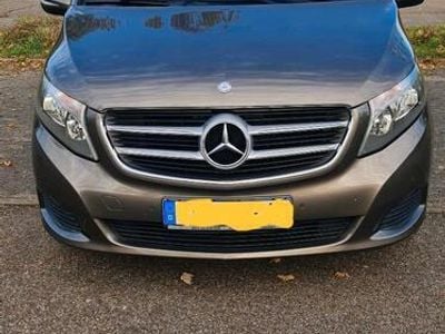 Mercedes V220