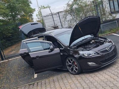 Gebraucht Opel Astra 179 PS (131 kW) 2012 Braun Kombi