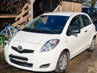 Gebraucht Toyota Yaris 69 PS (50 kW) 2009 Weiß Kleinwagen