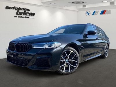 Gebraucht BMW 530e M Sport 292 PS (214 kW) 2024 Black sapphire metallic Kombi