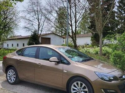 Gebraucht Opel Astra 140 PS (102 kW) 2012 Limousine