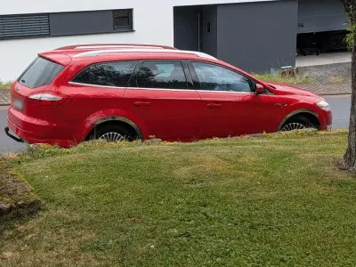Gebraucht Ford Mondeo Trend 145 PS (106 kW) 2009 Rot Kombi