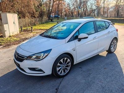 Weiß Gebraucht 2019 Opel Astra Active Limousine | 11.990 € (Guter Preis)