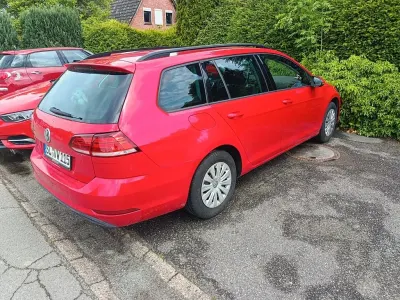 Gebraucht VW Golf VII Trendline 116 PS (85 kW) 2019 Rot Kombi
