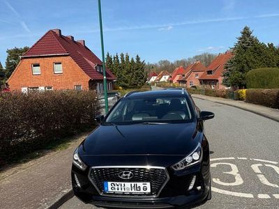 Gebraucht Hyundai i30 Trend 110 PS (80 kW) 2017 Schwarz Limousine