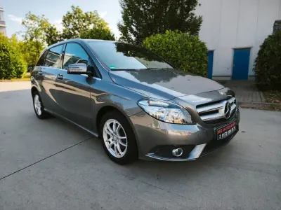 Gebraucht Mercedes B180 122 PS (89 kW) 2013 Grau Kleinwagen
