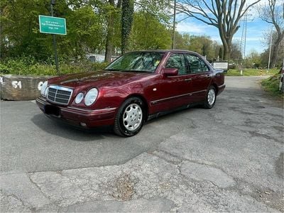 Usata Mercedes E240 167 CV (122 kW) 1998 Rosso Berlina