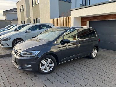 Second-hand VW Touran Highline 150 CP (110 kW) 2017 Gri Monovolum