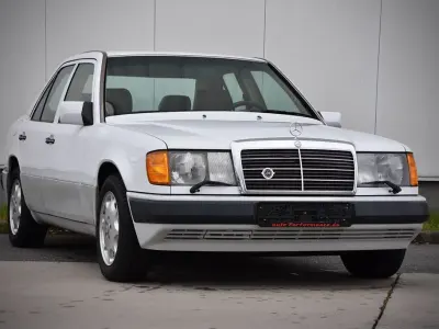 Używany Mercedes E400 279 KM (205 kW) 1992 Biały Sedan/Limuzyna