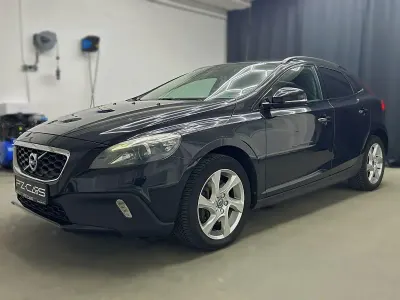 Usata Volvo V40 150 CV (110 kW) 2015 Nero Berlina