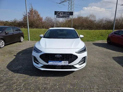 Gebraucht Ford Focus ST-Line X 155 PS (114 kW) 2023 Weiß Limousine