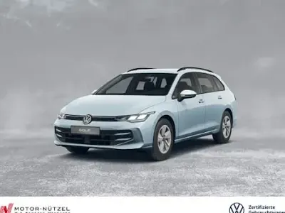 Gebraucht VW Golf VIII Life 150 PS (110 kW) 2025 Blau Kombi