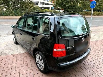 Second-hand VW Touran 105 CP (77 kW) 2007 Negru Monovolum