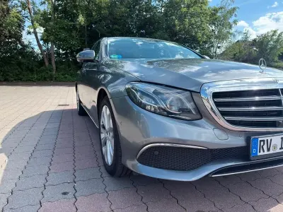 Gebraucht Mercedes E300 Avantgarde 258 PS (189 kW) 2019 Grau Limousine