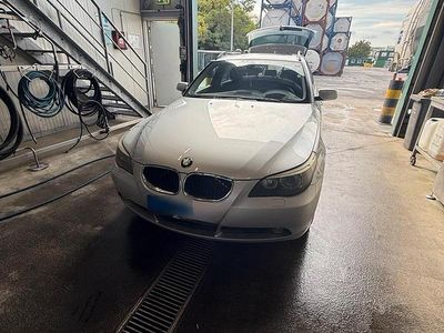 Usata BMW 530 250 CV (183 kW) 2005 Argento Station wagon