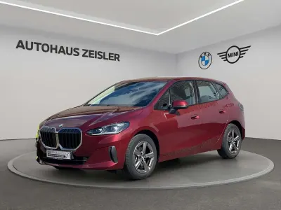 Gebraucht BMW 220 Active Tourer Luxury Line 150 PS (110 kW) 2025 Rot Van / Kleinbus