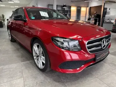 Gebraucht Mercedes E200 Avantgarde 184 PS (135 kW) 2018 Rot Limousine