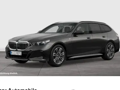 Gebraucht BMW 550e Comfort Edition 489 PS (359 kW) 2025 Grau Kombi