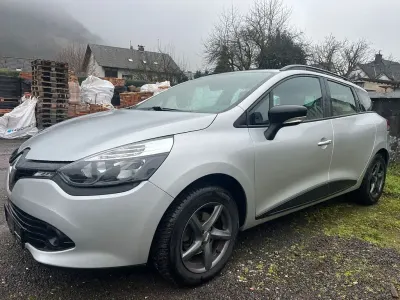 Używany Renault Clio IV Expression 73 KM (53 kW) 2015 Srebrny Sedan/Limuzyna