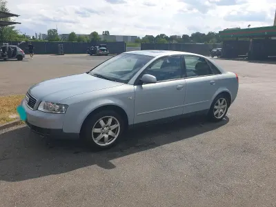 Gebraucht Audi A4 131 PS (96 kW) 2001 Blau Limousine