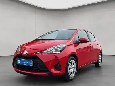 Gebraucht Toyota Yaris Comfort 111 PS (81 kW) 2020 Rot Limousine