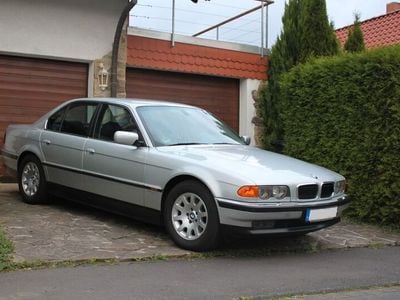 BMW 728