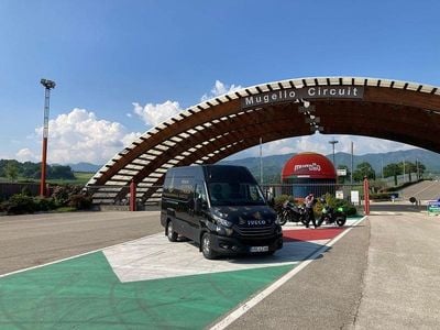 Schwarz Gebraucht 2022 Iveco Daily Limousine | 39.950 €