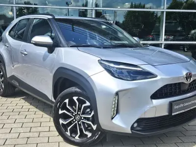 Gebraucht Toyota Yaris Cross Team 131 PS (96 kW) 2025 Schimmering silber metallic SUV
