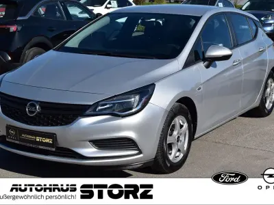 Gebraucht Opel Astra Selection 105 PS (77 kW) 2016 Silber Limousine