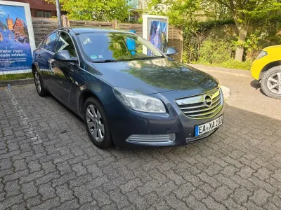 Używany Opel Insignia Design Edition 131 KM (96 kW) 2011 Niebieski Sedan/Limuzyna