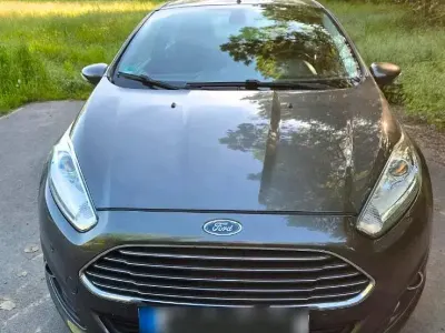 Gebraucht Ford Fiesta 101 PS (74 kW) 2016 Grau Kleinwagen