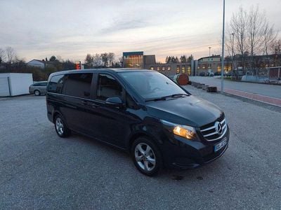 Mercedes V220