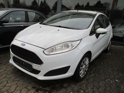 Gebraucht Ford Fiesta Trend 97 PS (71 kW) 2017 Weiß Limousine