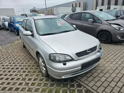 Używany Opel Astra Njoy 84 KM (61 kW) 2003 Srebrny Sedan/Limuzyna