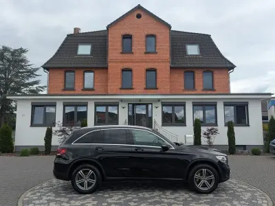 Gebraucht Mercedes GLC300e 320 PS (235 kW) 2020 Schwarz SUV
