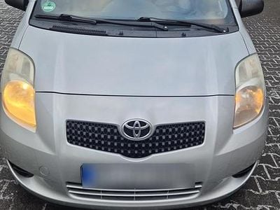 Gebraucht Toyota Yaris 87 PS (63 kW) 2006 Silber Kleinwagen